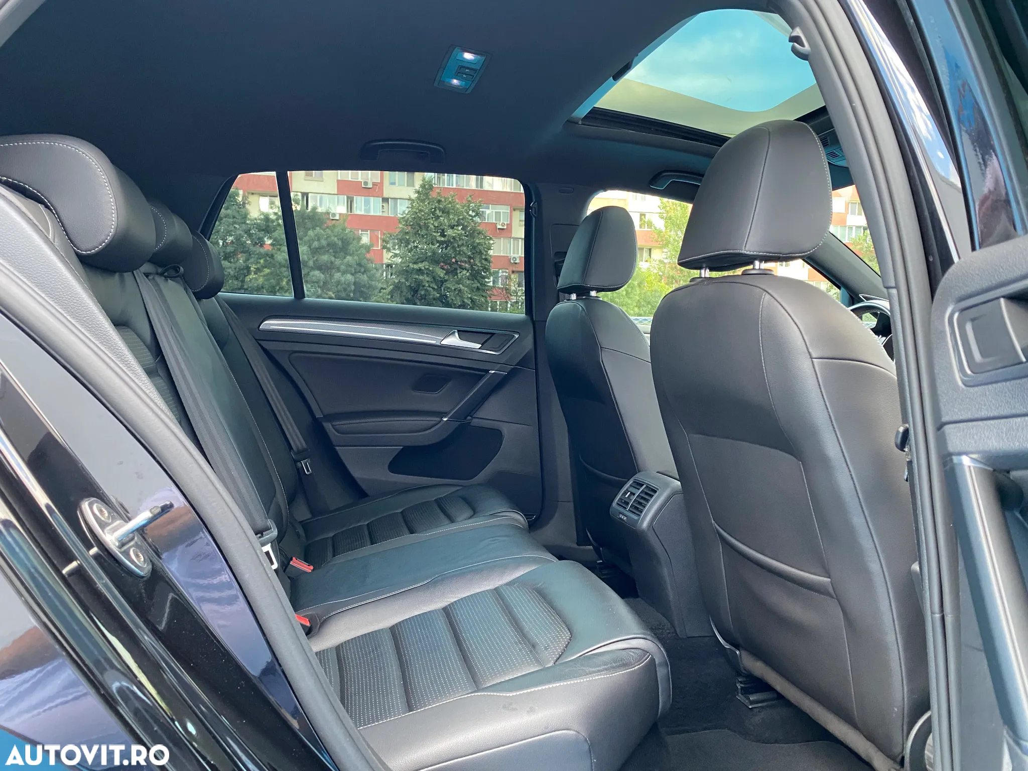 Volkswagen Golf 1.5 eTSI OPF DSG R-Line - 32