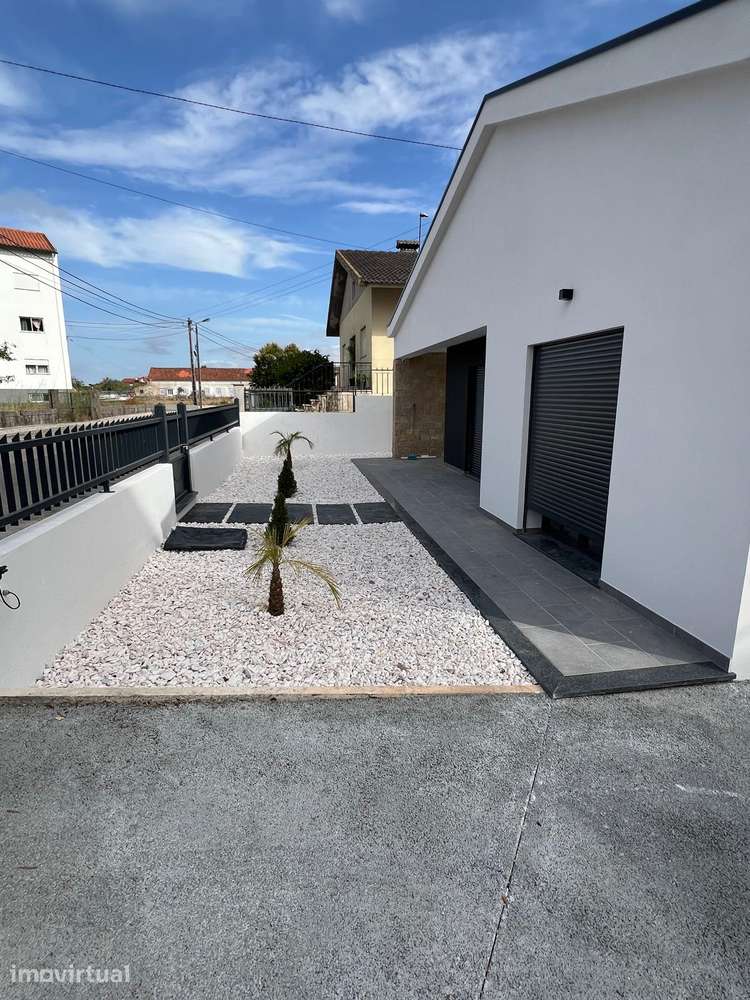 Moradia T2 Pronta a Habitar no Centro de Fátima - Preço Negociável - Grande imagem: 5/40