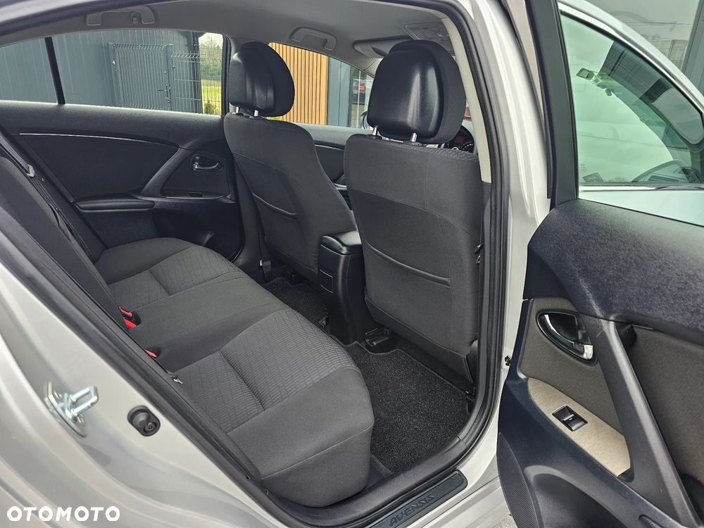Toyota Avensis 1.8 Comfort - 38