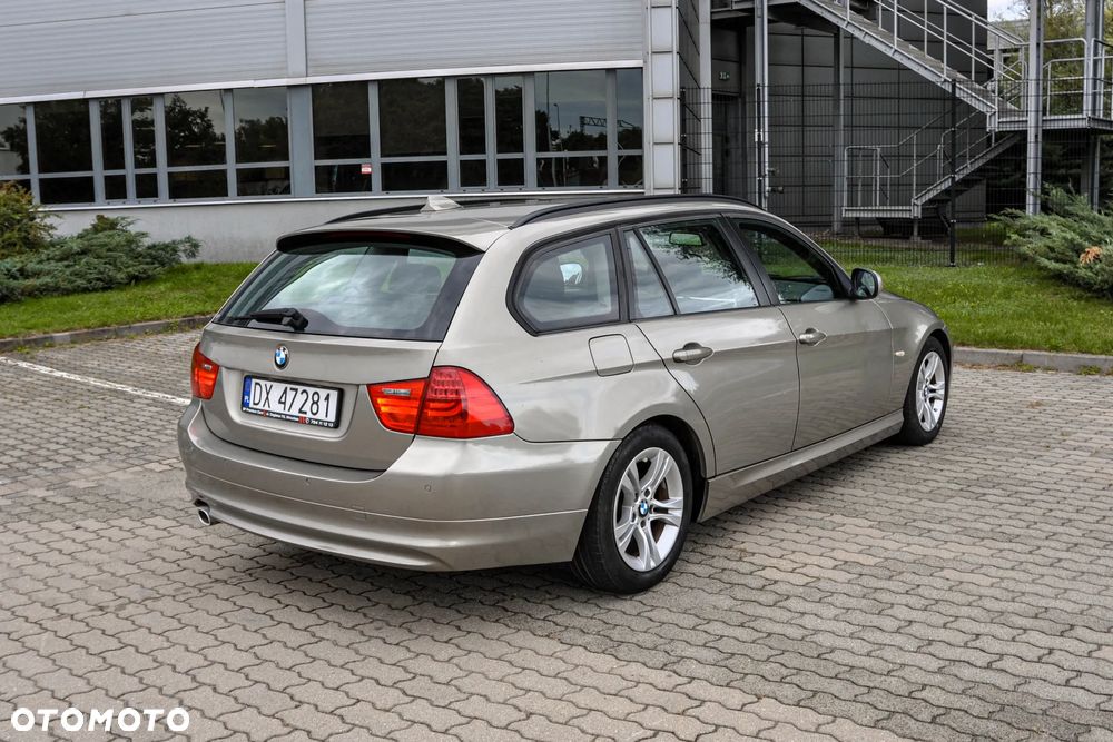 BMW Seria 3 320d DPF Efficient Dynamics Edition - 4
