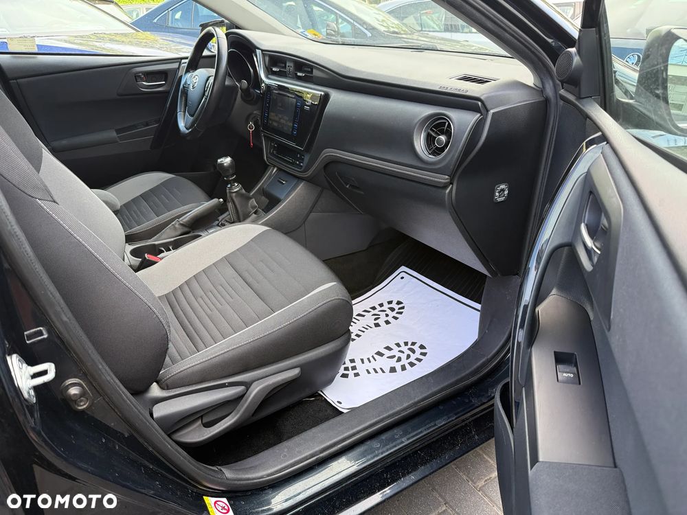Toyota Auris 1.6 Premium - 19