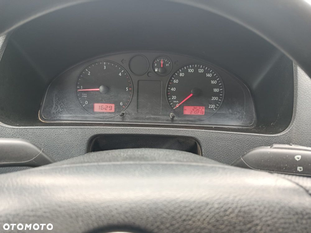 Volkswagen Caravelle - 10