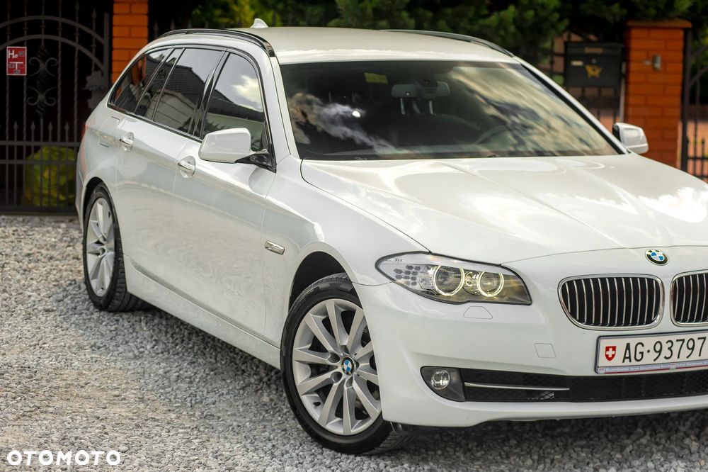 BMW Seria 5 525d xDrive Sport-Aut Modern Line - 2