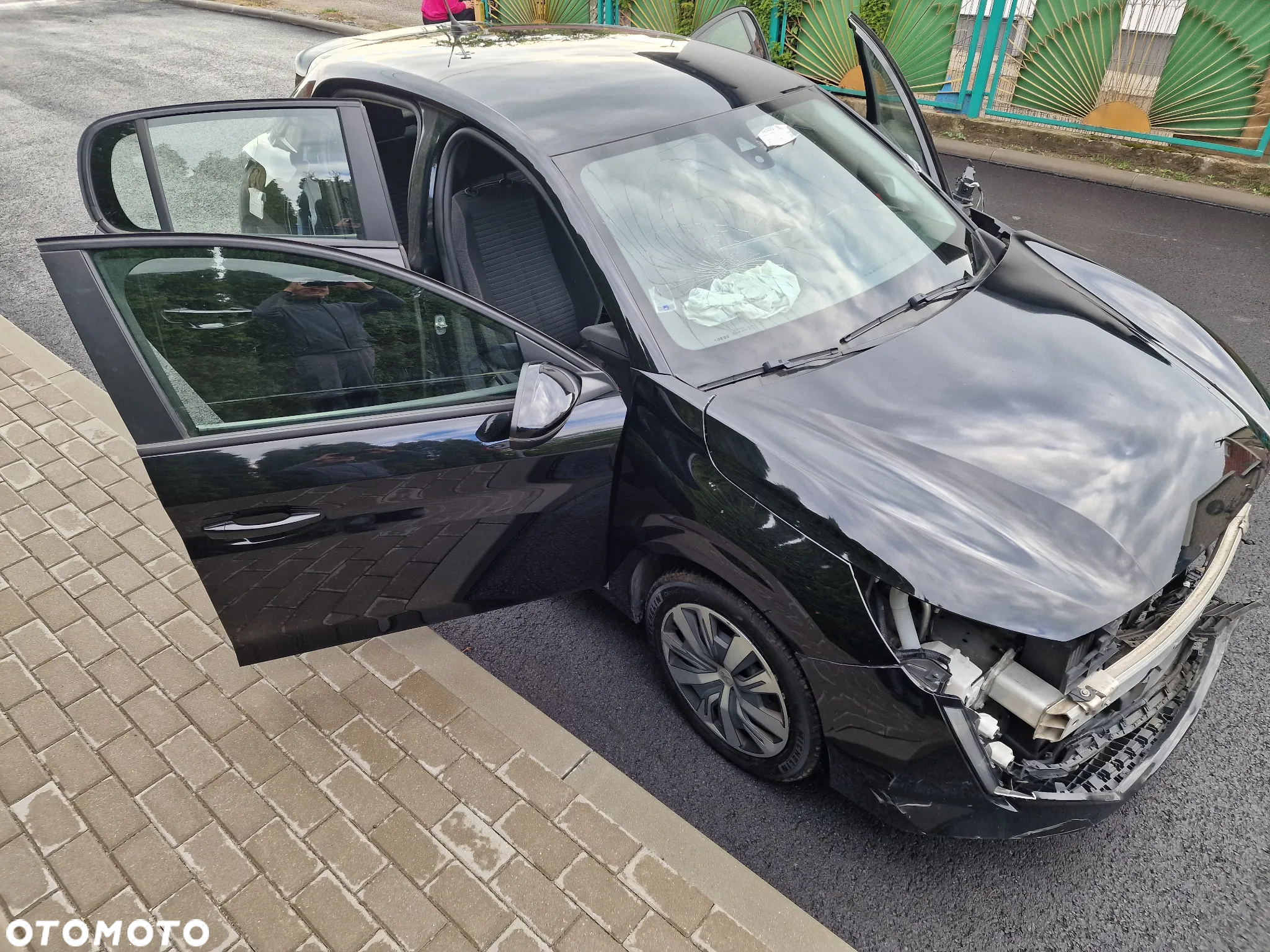 Peugeot 208 PureTech 100 EAT8 Active - 16