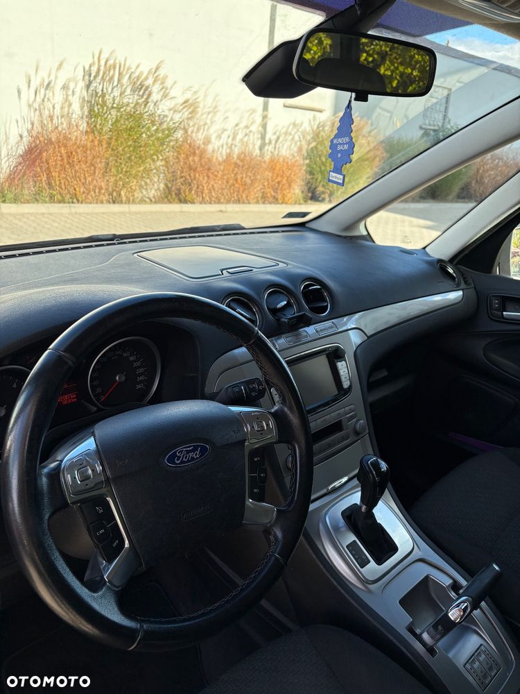 Ford Galaxy 2010 photo 5