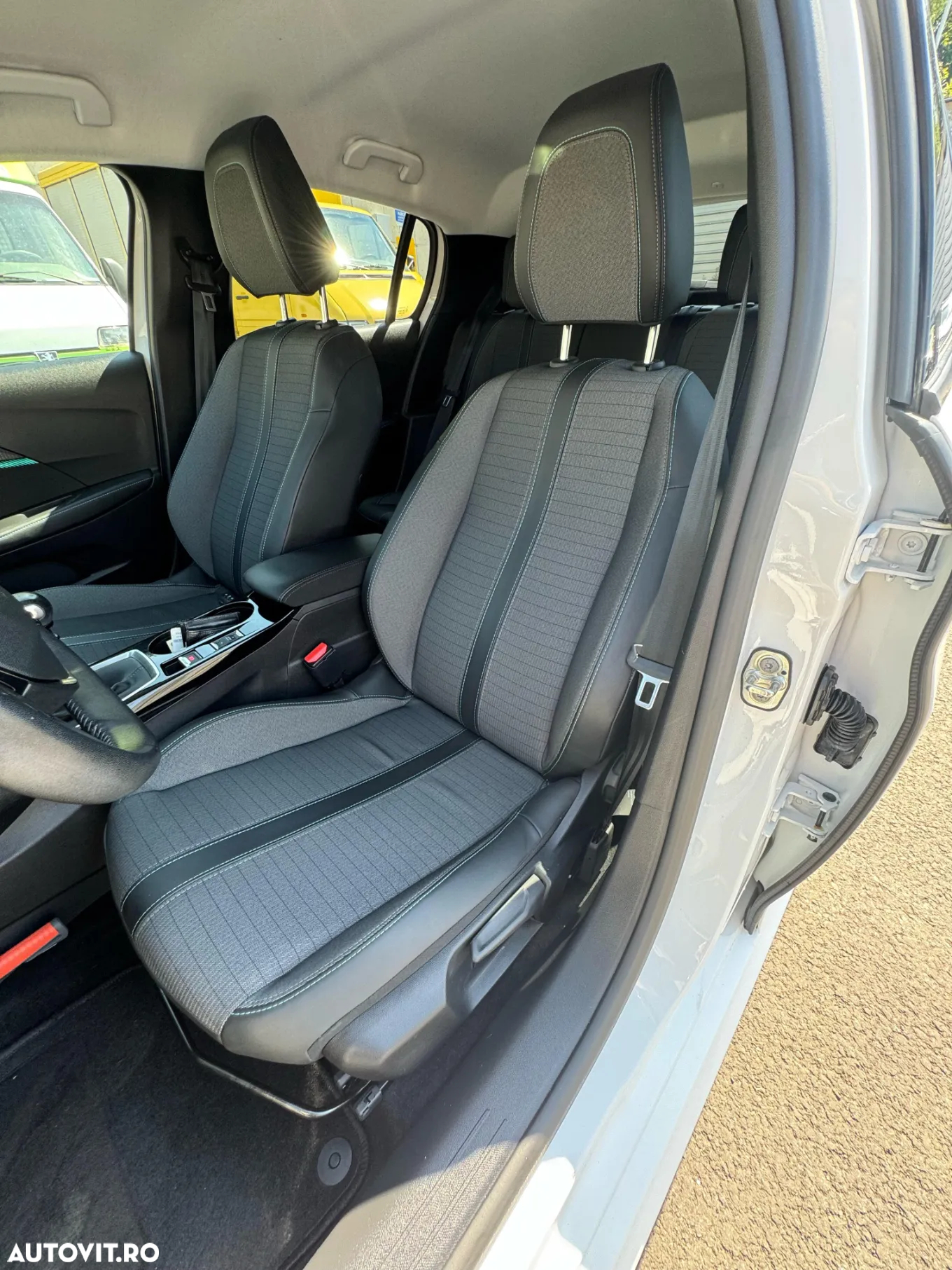 Peugeot 208 PureTech 100 Allure - 8