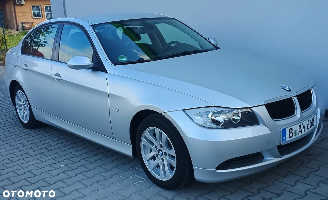 BMW Seria 3 318i - 11