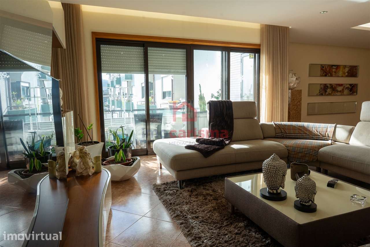 Apartamento T4 transformado em T3 no centro de Vila das Aves, Santo Ti - Grande imagem: 5/39