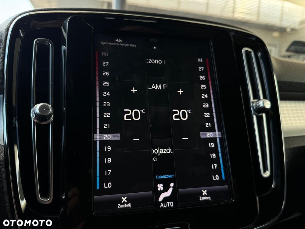 Volvo XC 40 T3 Momentum - 32