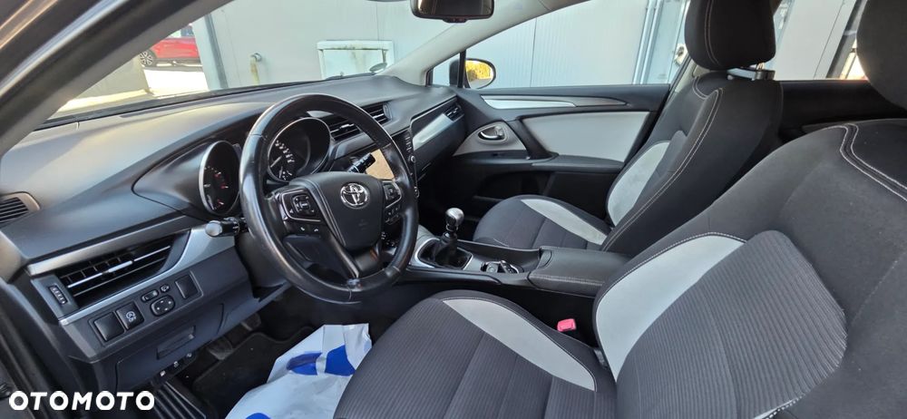 Toyota Avensis Touring Sports 2.0 D-4D Executive - 33