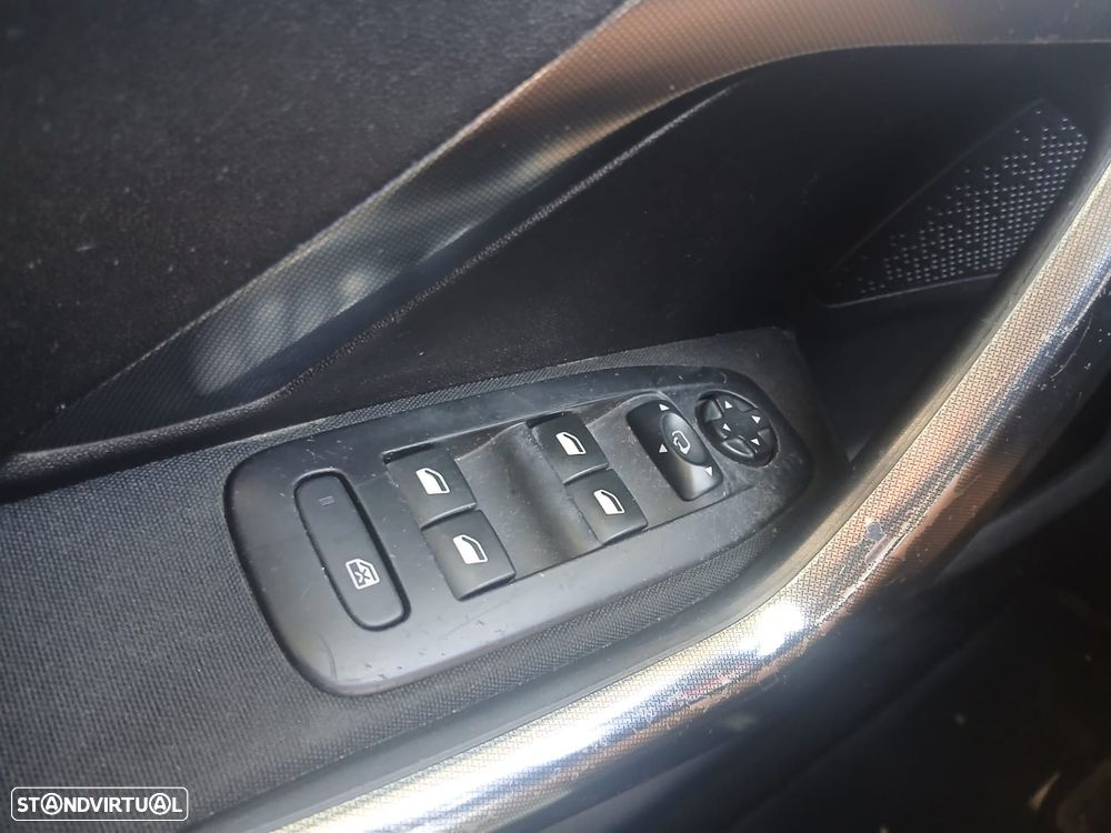 Peugeot 2008 1.2 PureTech Allure - 23