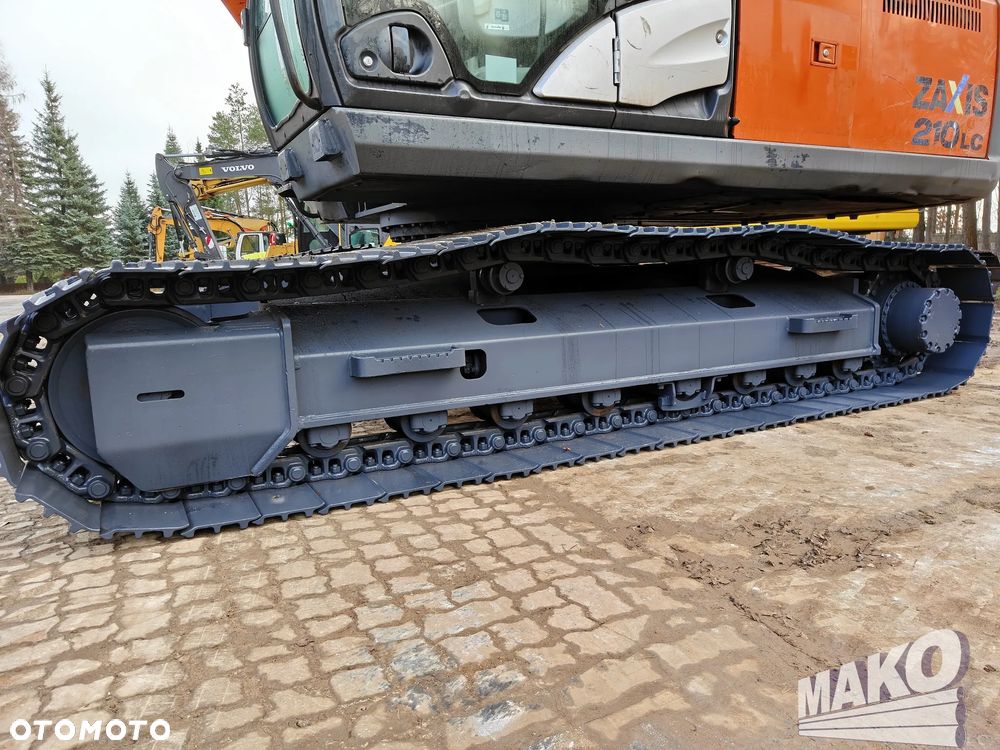 Hitachi ZX210LC-5B - 9