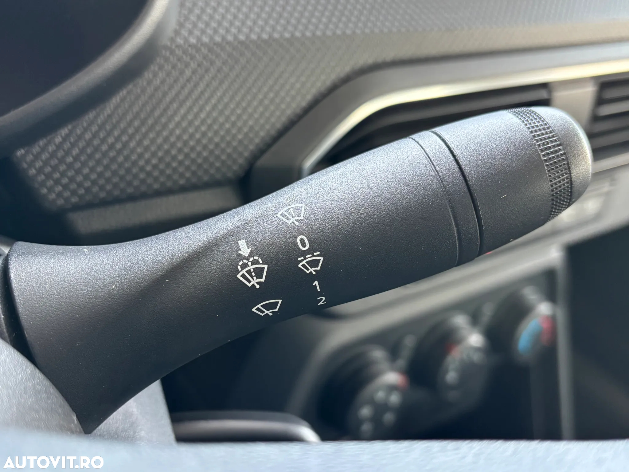 Dacia Logan TCe 90 Essential - 23