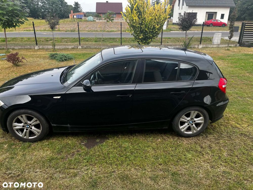 BMW Seria 1 116I 2009 photo 2