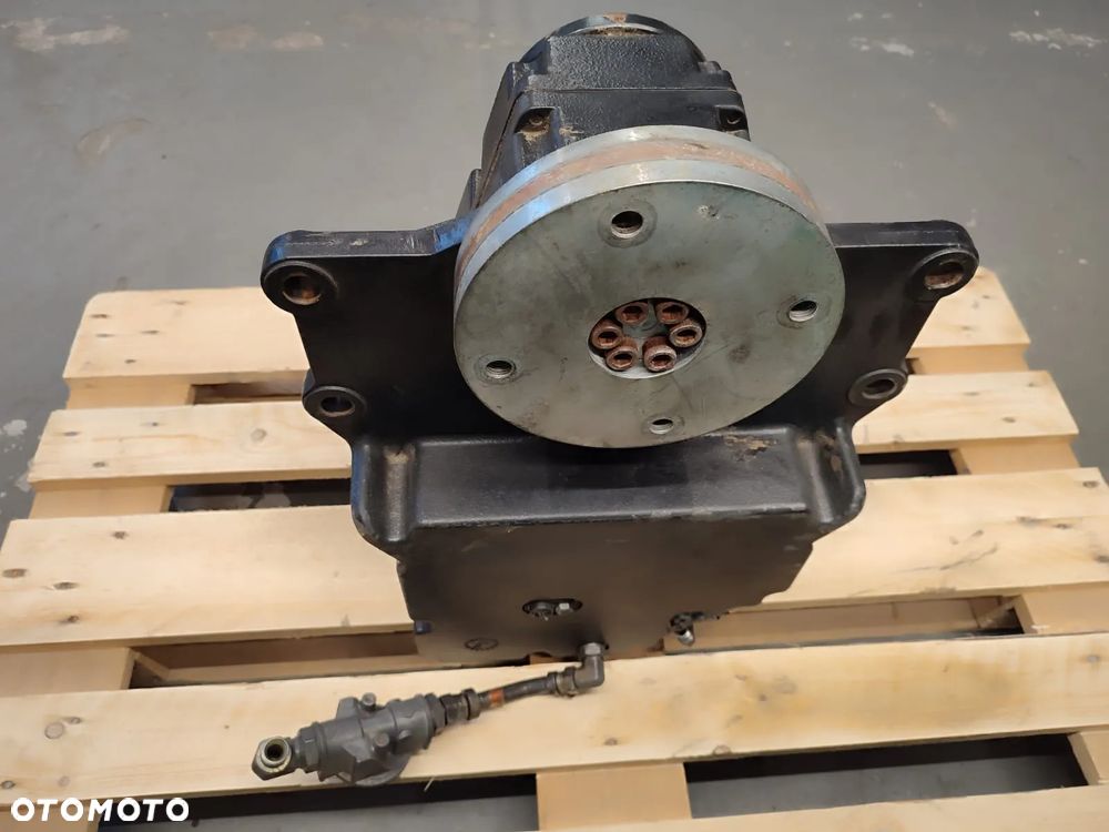 Przedni WOM 32028376A JCB Fastrac 8310 - 8