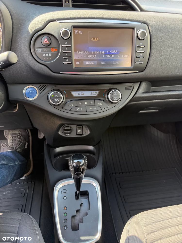 Toyota Yaris Hybrid 100 Active EU6 - 10