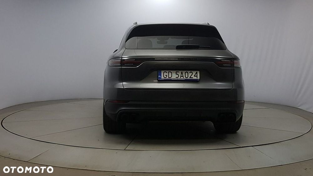 Porsche Cayenne - 5