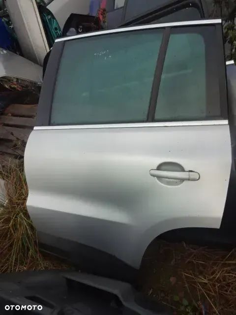 Lewe tylne drzwi Volkswagen Tiguan I 2010 LA7W - 1