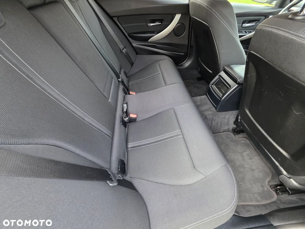 BMW Seria 3 318d Edition Luxury Line Purity - 29