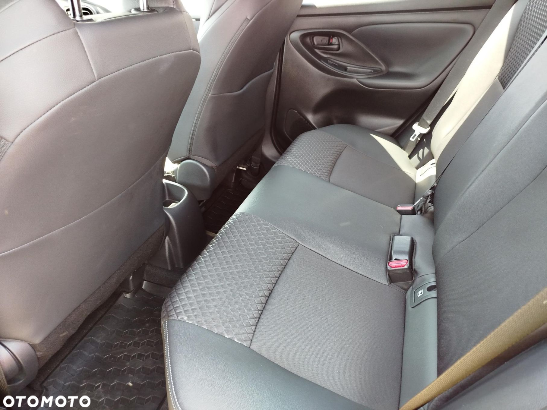 Toyota Yaris - 12