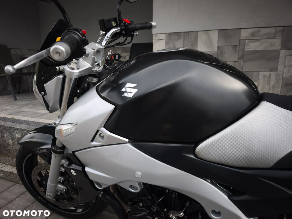 Suzuki GSR - 30