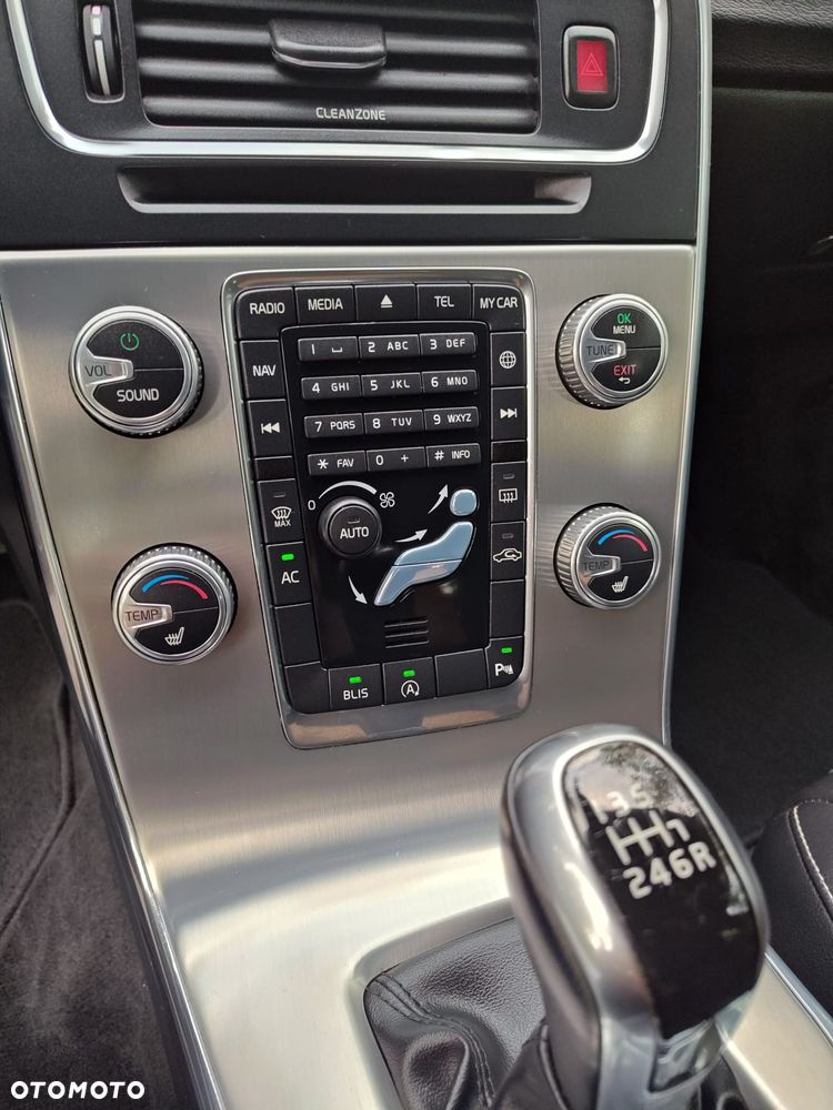 Volvo V60 D4 Momentum - 14