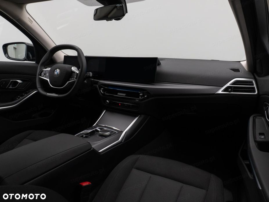 BMW Seria 3 330i xDrive - 11