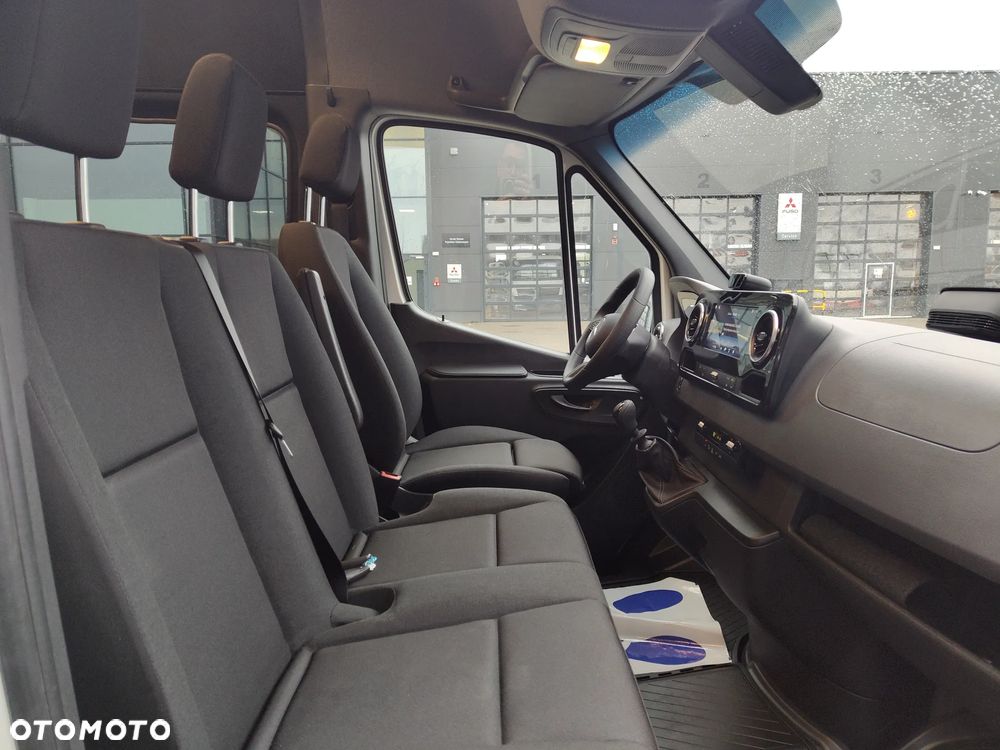 Mercedes-Benz Sprinter - 14