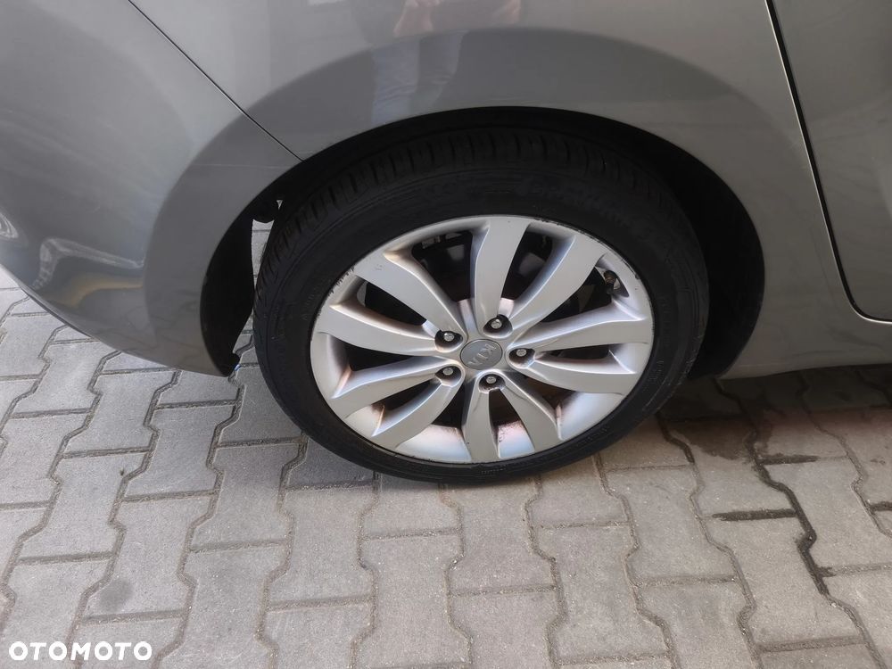 Kia Carens 1.7 CRDi XL 7os - 23
