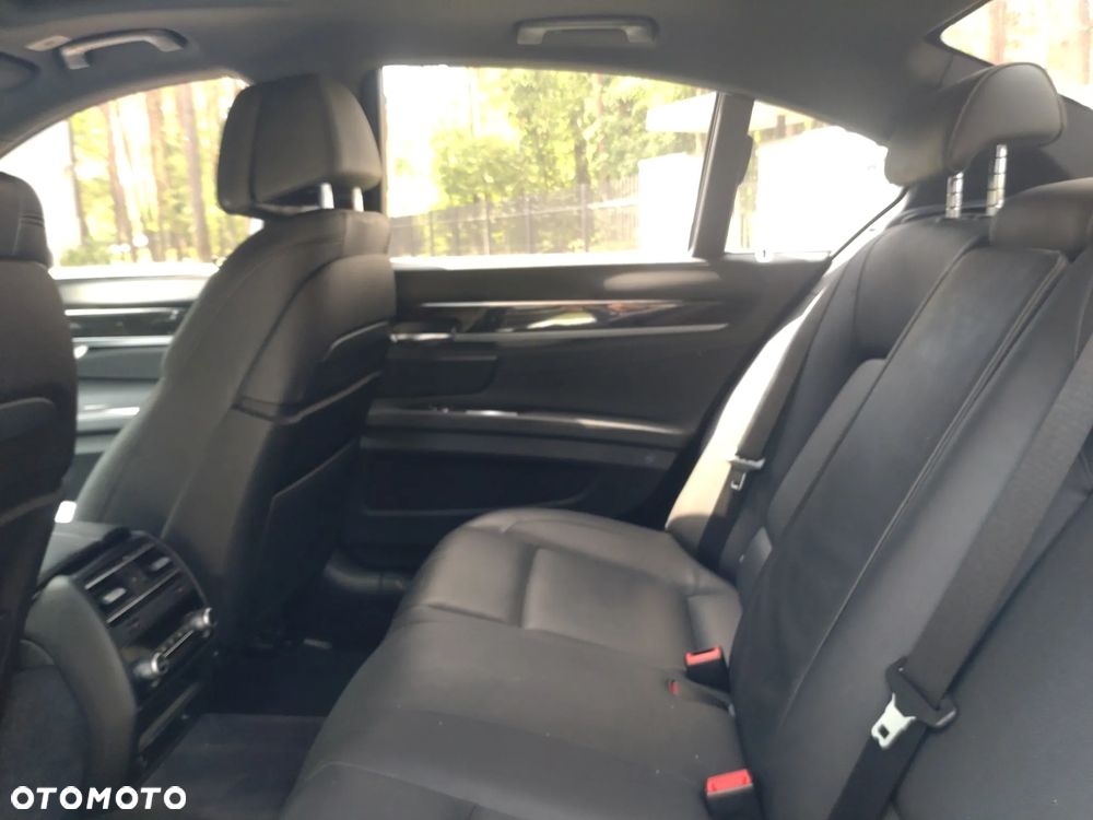 BMW Seria 7 740i - 11