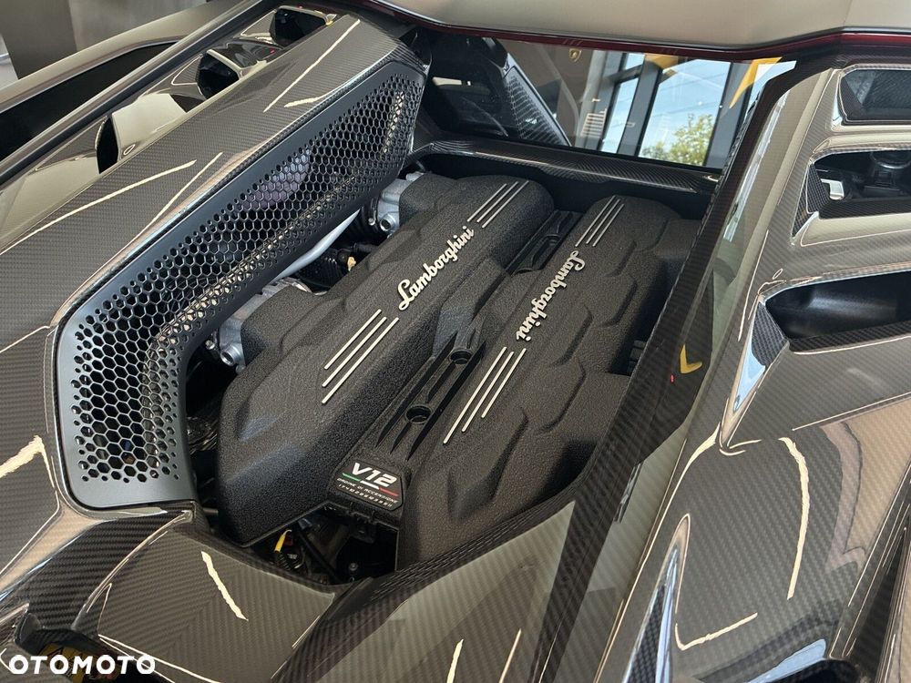 Lamborghini Revuelto - 9