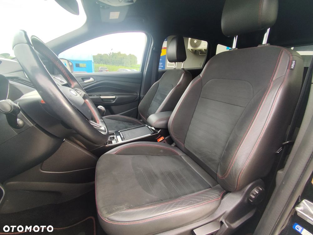 Ford Kuga 1.5 EcoBoost 2x4 ST-Line - 8