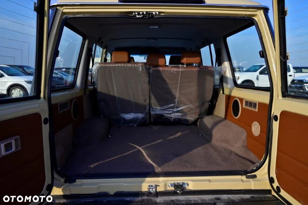 Toyota Land Cruiser - 11