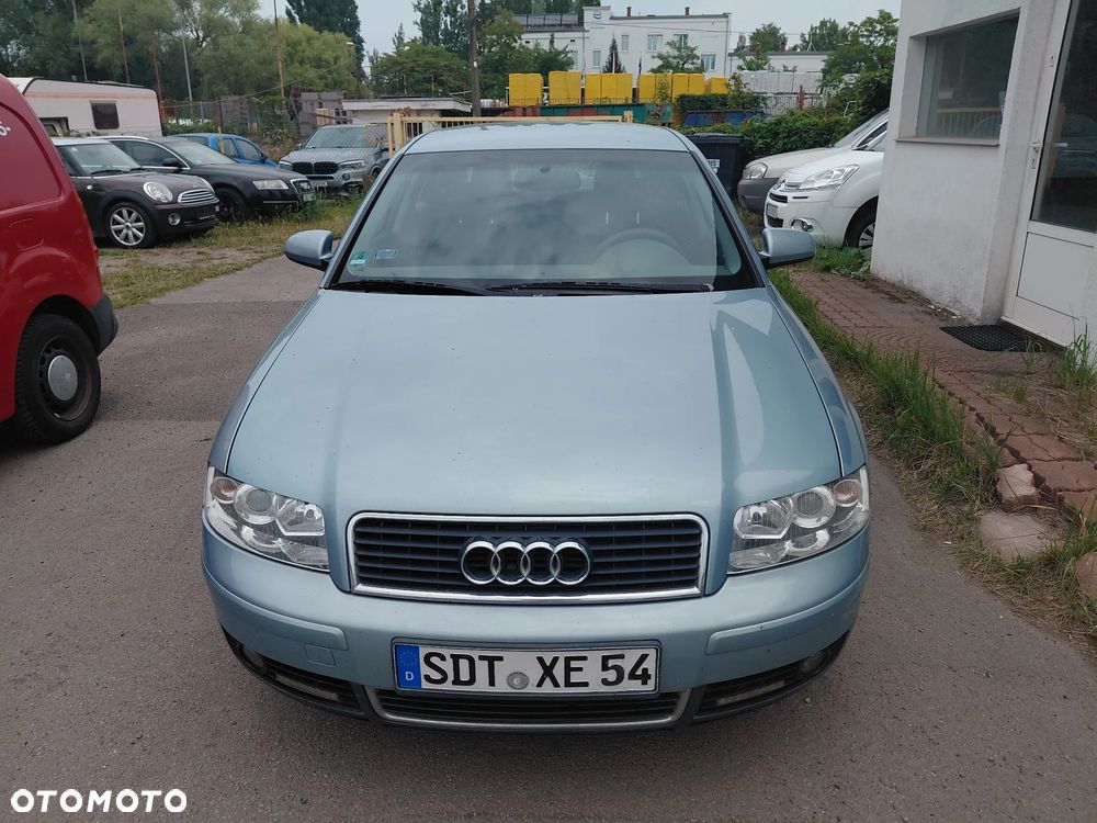 Audi A4 Limousine - 1