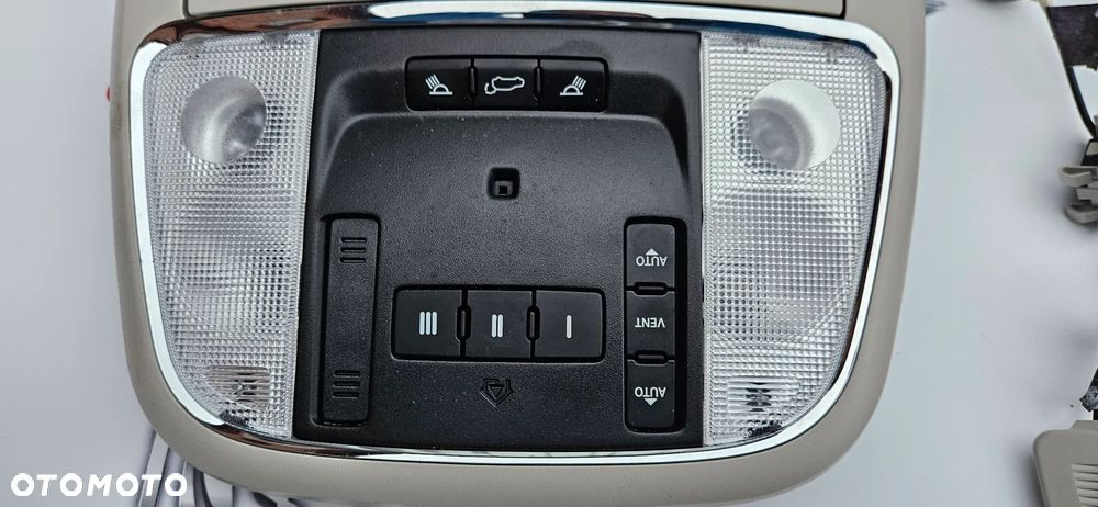 Dodge Durango III 2017- Osłona przeciwsłoneczna Słonecznik Daszek Oświetlenie kabiny Lampka podsufitki - 5