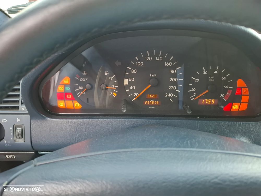 Mercedes-Benz C 180 Elegance - 11