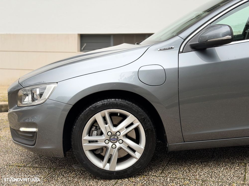 Volvo V60 2.4 D6 R-Design Mom.AWD Phev - 10