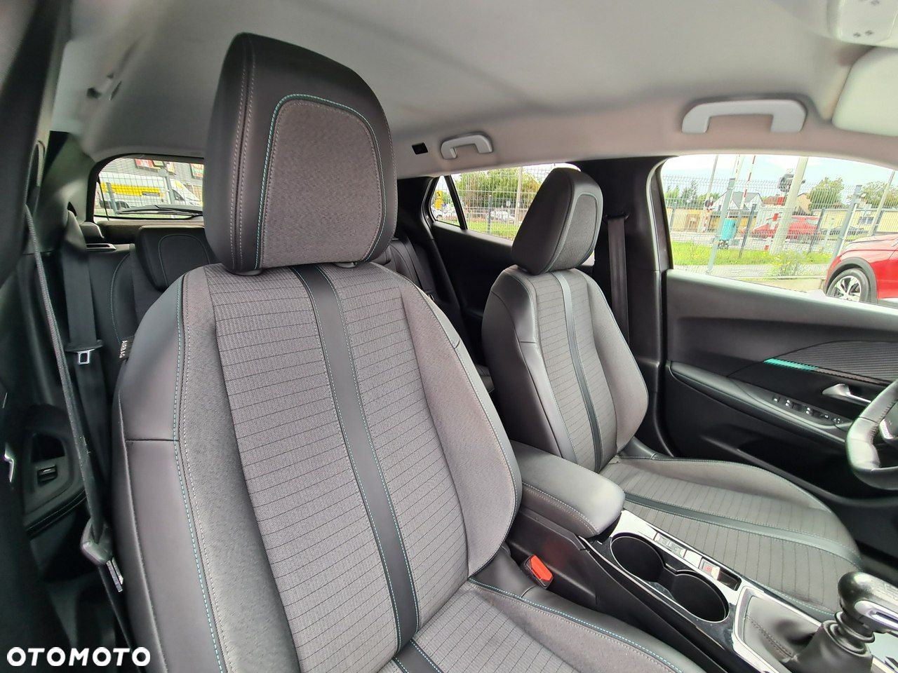 Peugeot 2008 1.2 PureTech Allure S&S - 32