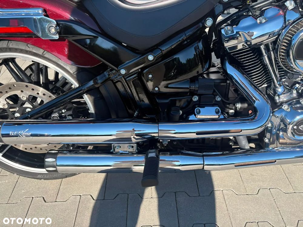 Harley-Davidson Softail Breakout - 10