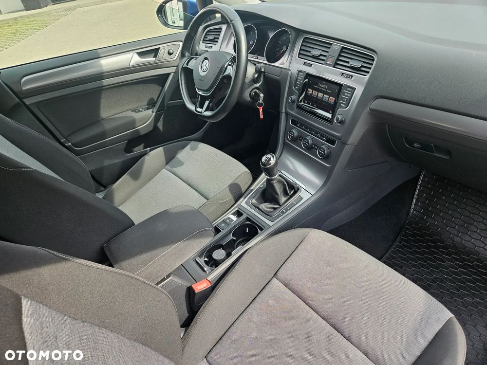 Volkswagen Golf - 22