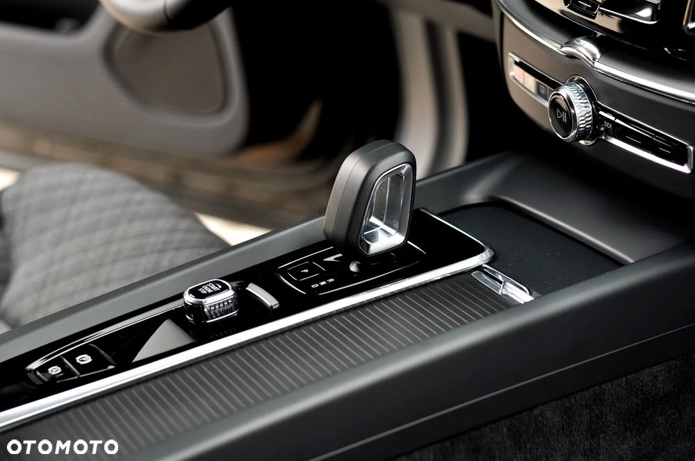 Volvo XC 60 B4 B Geartronic Momentum Pro - 28