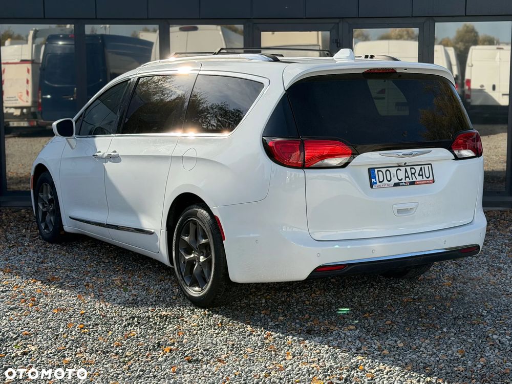 Chrysler Pacifica - 4