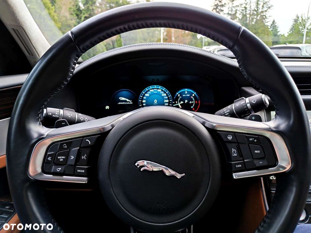 Jaguar XF - 15