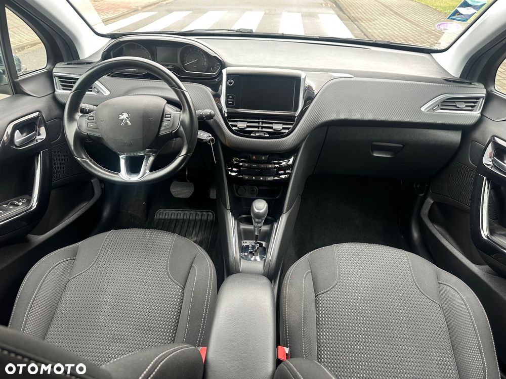 Peugeot 208 - 13