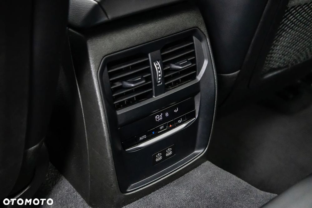 BMW Seria 3 320d xDrive mHEV M Sport - 29