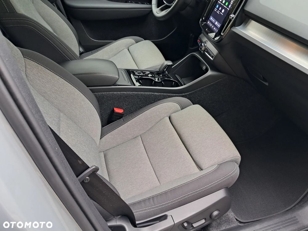 Volvo XC 40 B3 Plus Dark - 19