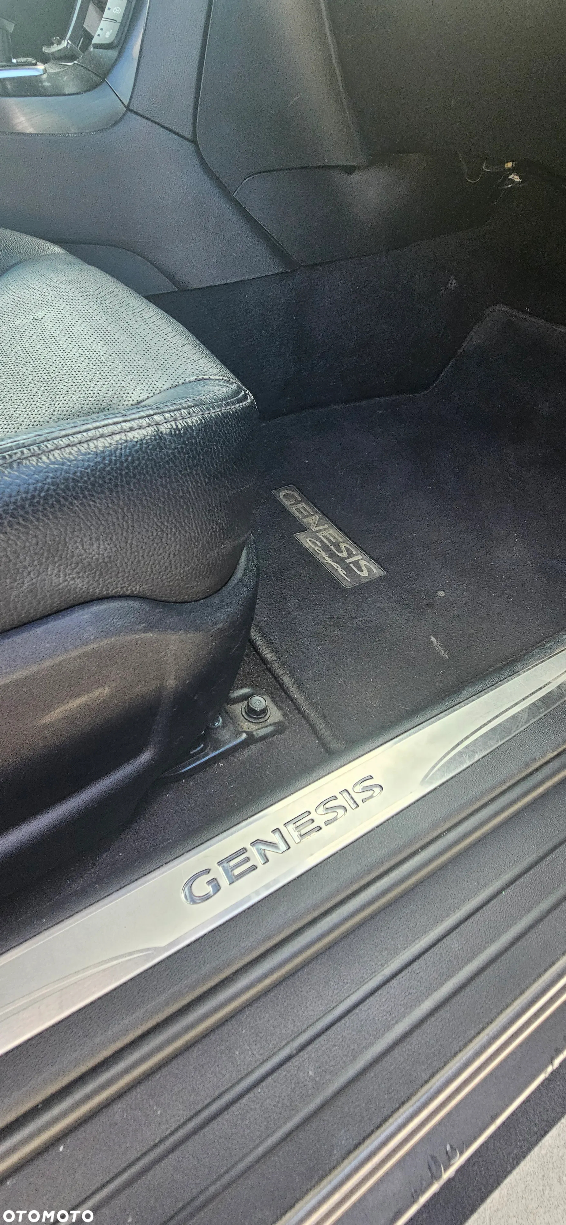 Hyundai Genesis Coupe 3.8 V6 Executive - 13