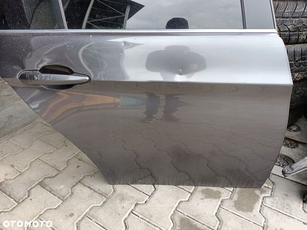 DRZWI PRAWY TYŁ BMW E90 A22/7 - 2