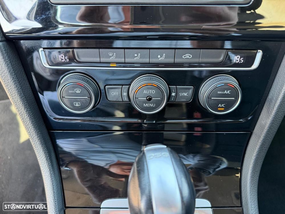 VW Golf 1.6 TDi Highline DSG - 25