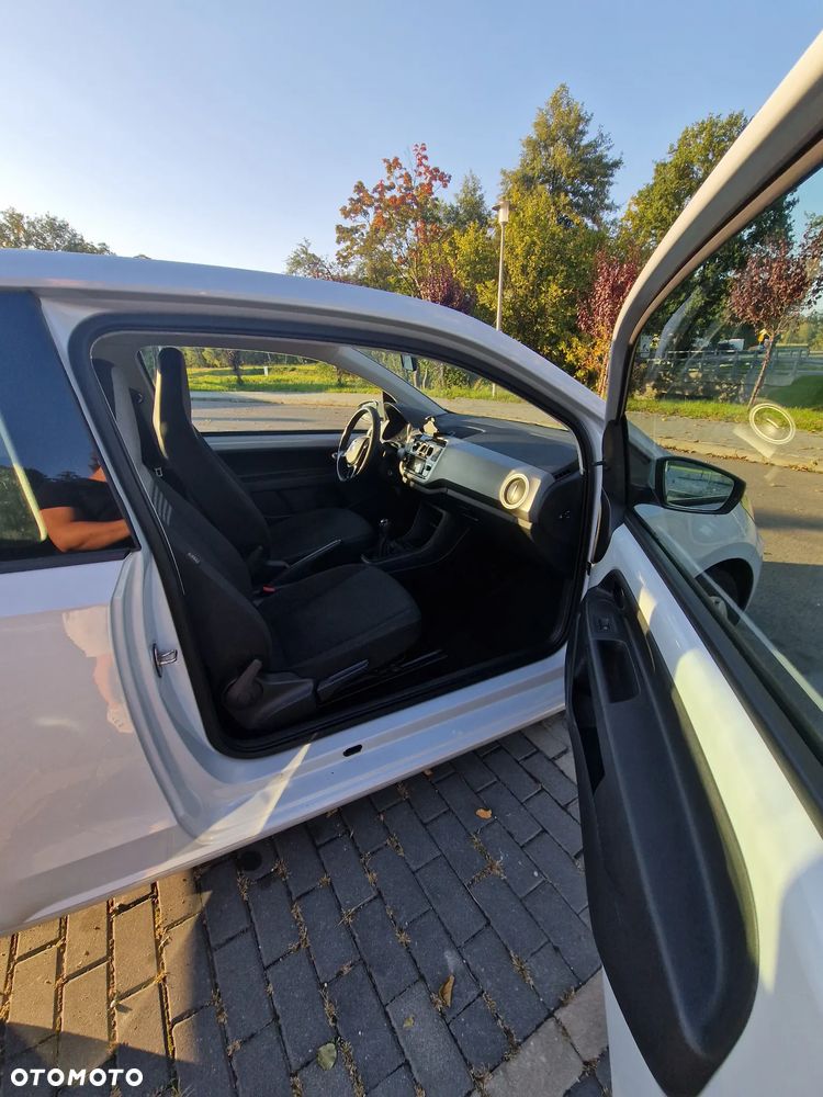 Volkswagen up! move - 12